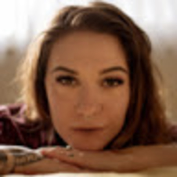 Meet your Posher, Heidi - Picture 1 of 1